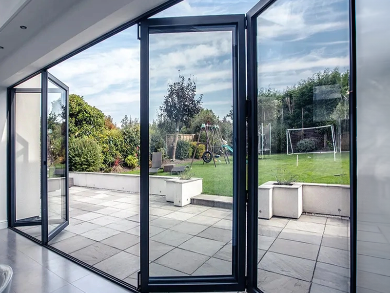 SLIDING FOLDING DOORS
